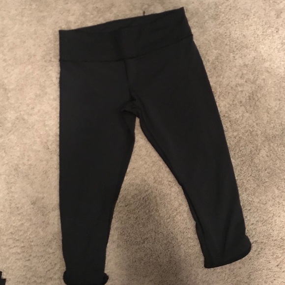 Lululemon black capris with mesh - Picture 3 of 7